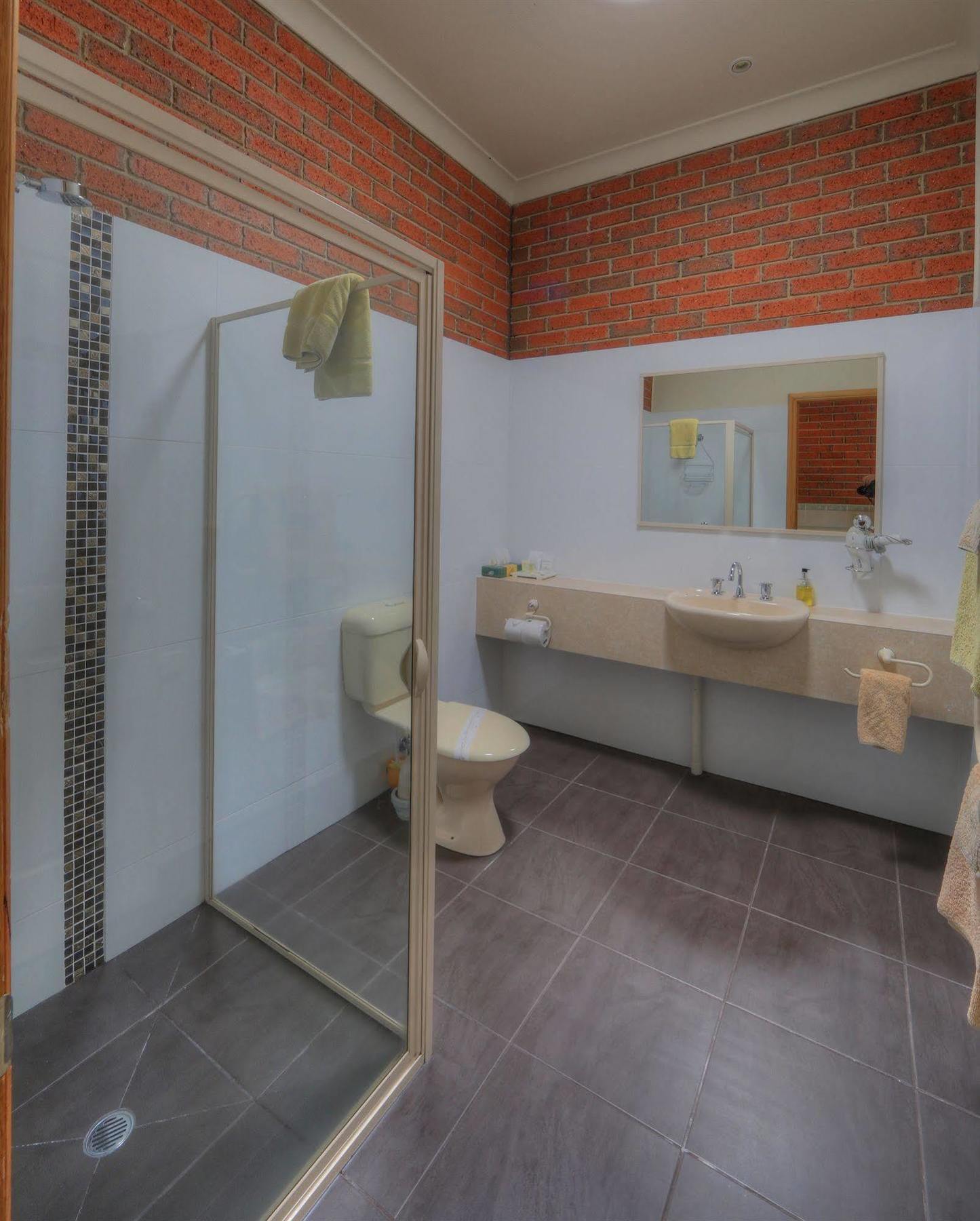 Bairnsdale Tanjil Motor Inn Dış mekan fotoğraf